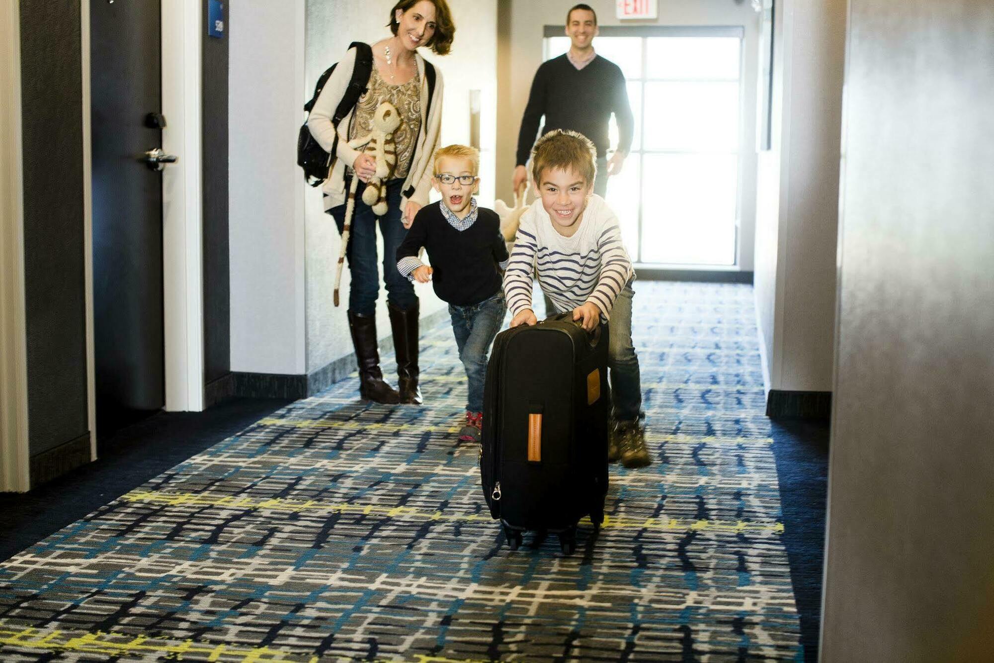 Holiday Inn Express & Suites Oklahoma City Downtown - Bricktown By Ihg Extérieur photo